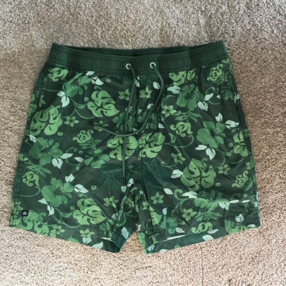 Micros Green Hawaiian Tropical swim shorts Men’s Small Drawstring 4.5” Inseam